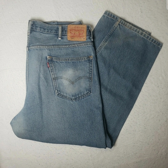 Levi's 550 Relaxed Fit Men's Mid Rise Light Wash  Denim Blue Jean's Size 40x30 - Picture 7 of 12